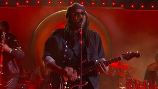 See Leon Thomas' R&B Performance of 'Mutt' at the 2026 GRAMMYs